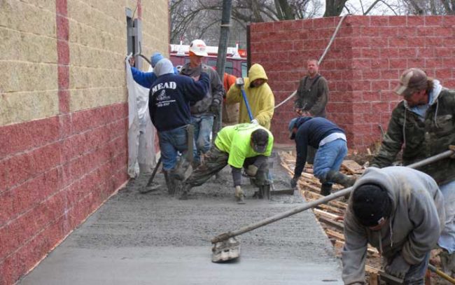 Commercial concrete sidewalk installation